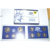 Image 2 : 2002S UNITED STATES 10-PIECE PROOF SET RED BOOK VALUE IS $30.00 *HAS THE STATE QUARTER SET INCLUDED*