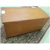 Image 3 : Yellow Pine Blanket Chest