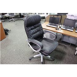 BLACK LEATHER TUFFTED EXECUTIVE CHAIR