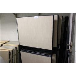LOT OF 5 BEIGE OFFICE PANELS