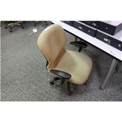 HAWORTH BEIGE MIDBACK TILTER CHAIR