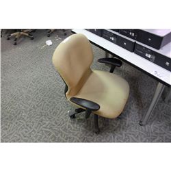 HAWORTH BEIGE MIDBACK TILTER CHAIR