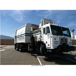 2002 - PETERBILT 320