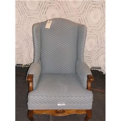 Ethan Allen Winged back Chair approx 29  wide X 22  deep X 40  tall in good condition