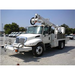 2006 INTERNATIONAL 4200 BUCKET/SIGN TRUCK