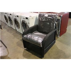 BLACK RATAN PATIO RECLINER