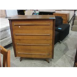 Pepplars fine furntiure 4 drawer walnut high boy
