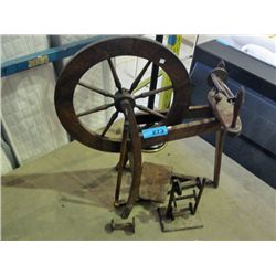Antique spinning wheel