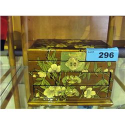 Nice oriental inspired gold laquered and floral