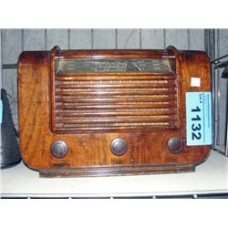 1930-40s wood cased table radio