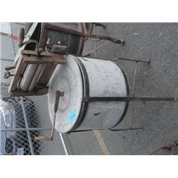 Early 1900s ringer washtub