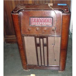 Strombo calrson walnut floor model radio