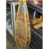 Image 1 : Pair of snow shoes