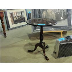 Early 1900s carved mahogany parlour table