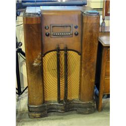 RCA victor walnut veneer floor model radio