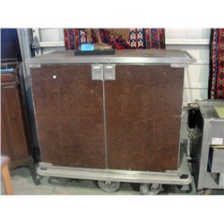 Hot food transport cabinet