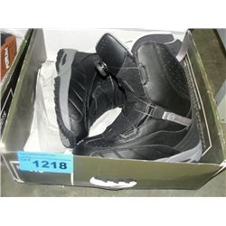 Pair of brand new forum snowboard boots