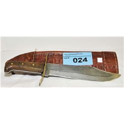 Large hunting knife with leather sheath