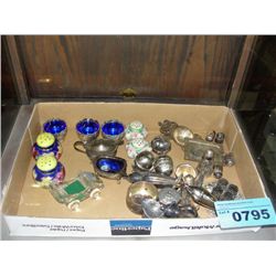 Box of collectable glassware, porcelain and