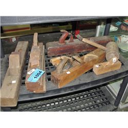 5 wooden block planes a wooden mallet and 4