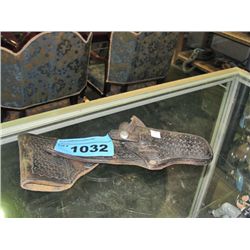 Leather pistol holster
