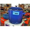 Image 1 : New Le Creuset made in France 16quart