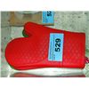 Image 1 : 3 new oven mitts