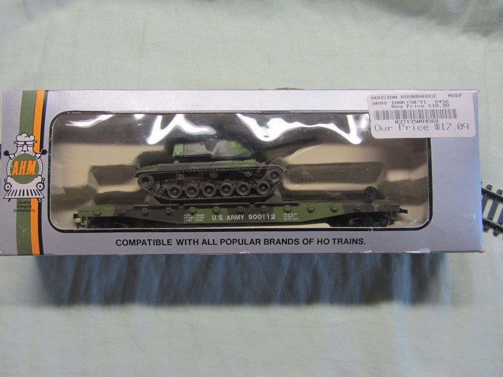 HO SCALE AHM Army Tank & 50' Flatbed