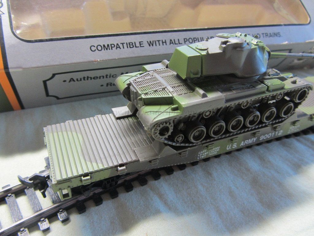 HO SCALE AHM Army Tank & 50' Flatbed