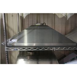 BOSCH 30  STAINLESS STEEL TRIANGULAR HOOD FAN