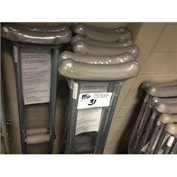 LOT OF MEDIIUM CRUTCHES