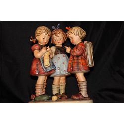 SCHOOL GIRLS FULL CEE GOEBEL - MINT 9.5" TALL - BASE 7" X 4"