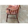 Image 3 : WINDSOR TYPE SPINDLED BENCH