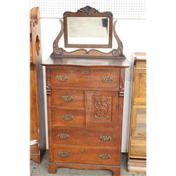 OAK GENTLEMANS CHEST