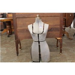 ADJUSTABLE DRESS FORM