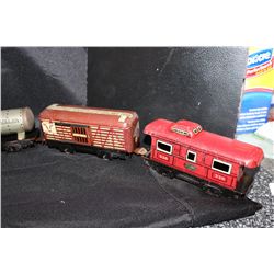 8 PC. TRAIN SET - NO NAME - METAL - CABOOSE & TANKER MISSING WHEELS