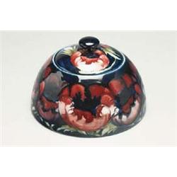 Poppy Covered Jar, c.1920-25 ht. 4" - 10.1 cm...