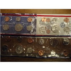 1992 & 97 US MINT SETS (UNC) P/D (WITH ENVELOPES)