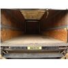 Image 4 : 1998 GMC 6500 van truck 1GDK7H1J4WJ501188