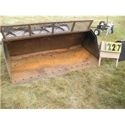 Skid loader snow bucket -bent