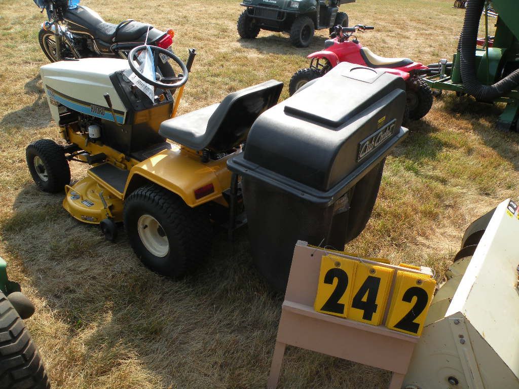 Cub Cadet 1320 hydro w/38" deck, bagger & blower attachment