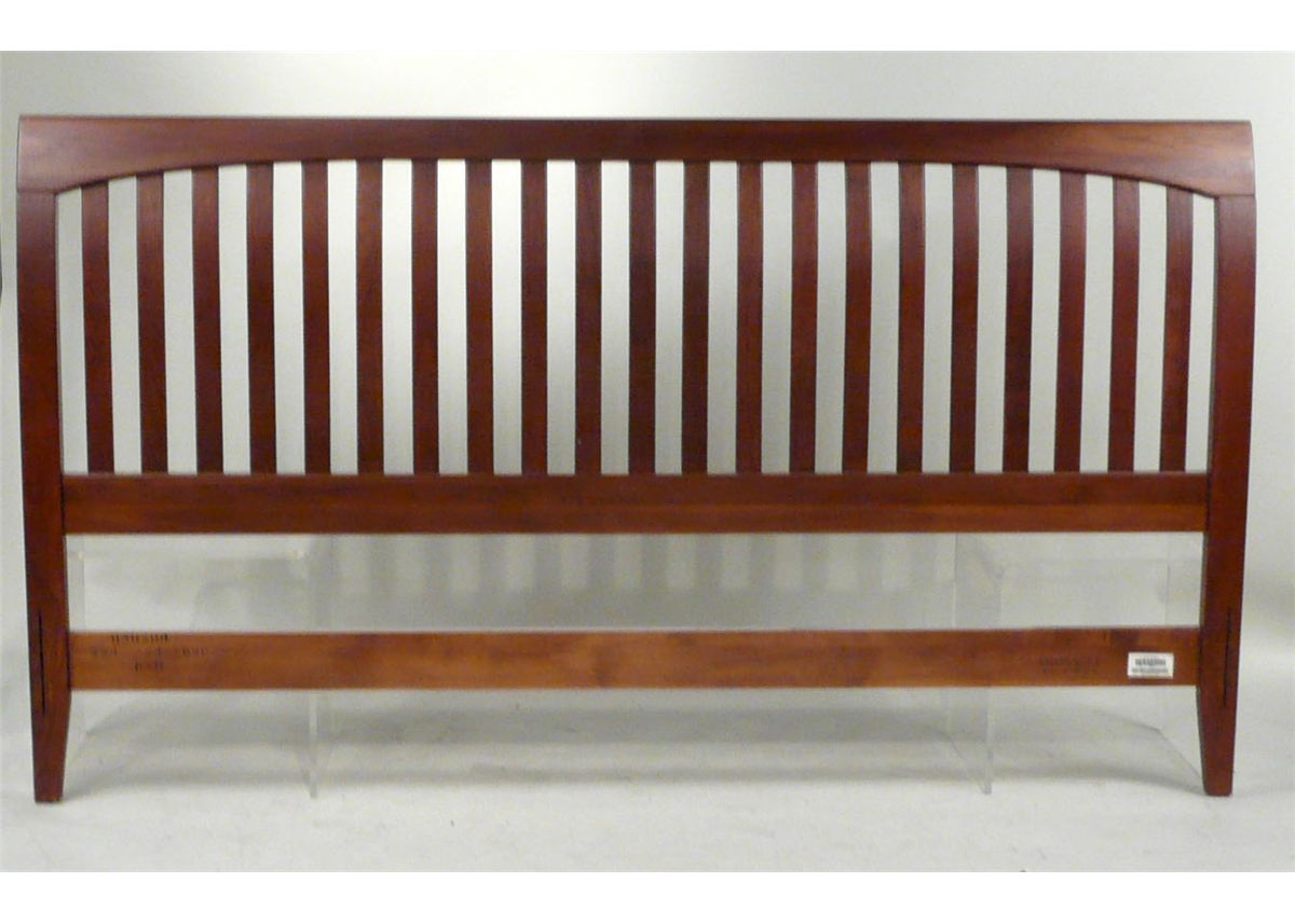 Contemporary Ethan Allen King Size Sleigh Bed, 20th C., N9ENBH