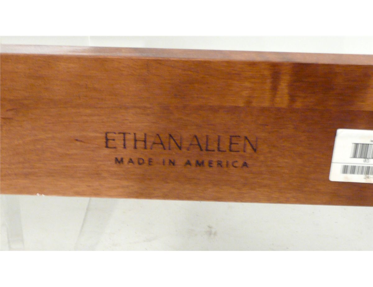 Contemporary Ethan Allen King Size Sleigh Bed, 20th C., N9ENBH