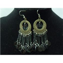 ANCIENT BLACK SHELL CHAINED DANGLING EARRINGS; METAL; S