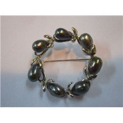 PISCES BLACK PEARL BROOCH **** METAL: SILVER;