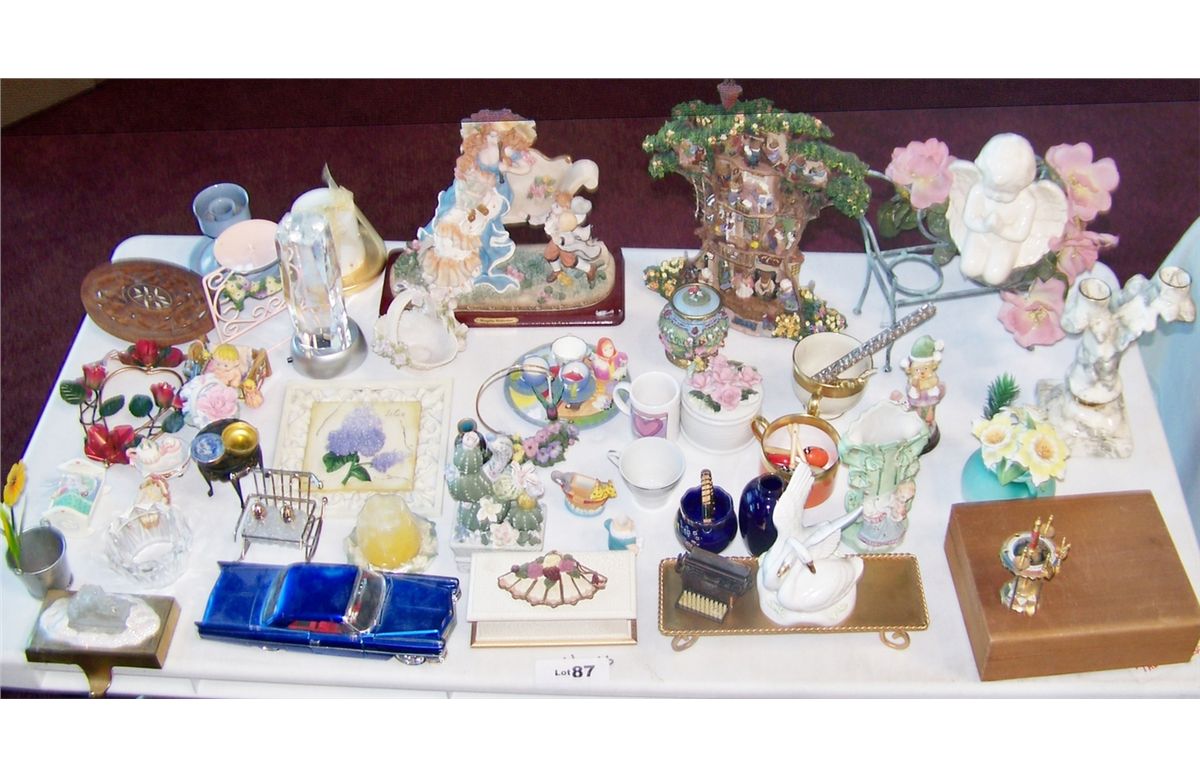Table Lot as Shown