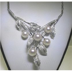 18K GOLD DIAMOND AND PEARL NECKLACE