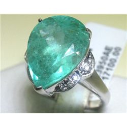 18K GOLD DIAMOND AND EMERALD RING