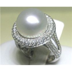 18K GOLD PEARL AND DIAMOND RING