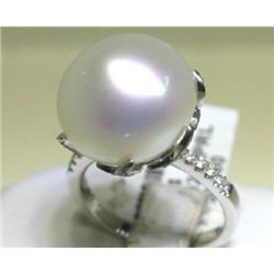 18K GOLD PEARL AND DIAMOND RING